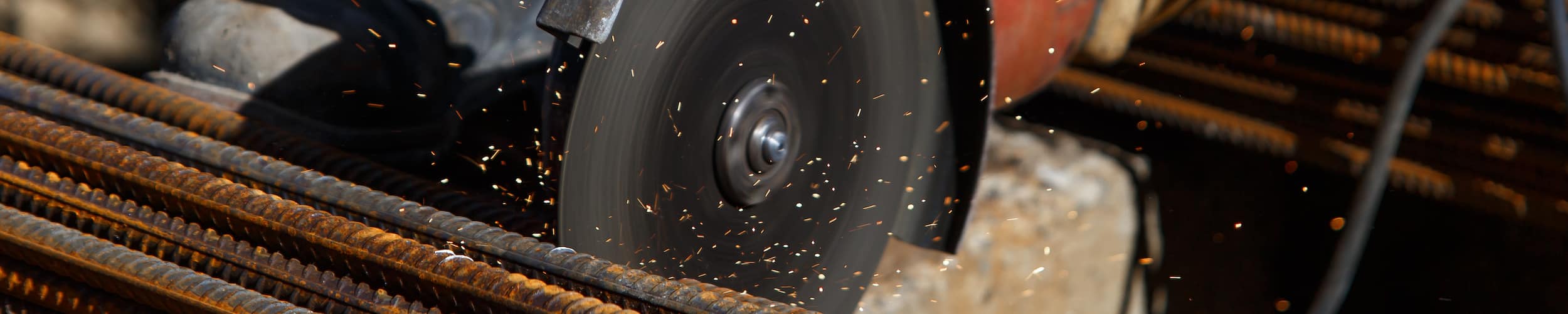 Circular-Saw-Cutting-Metal-Rods.jpg